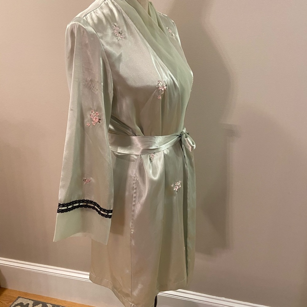 Morgan Taylor Robe - Picture 6 of 9